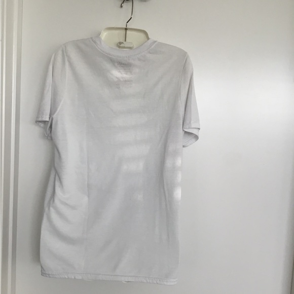 Gildan Women’s White Tops Size Medium . $25 - Picture 8 of 9